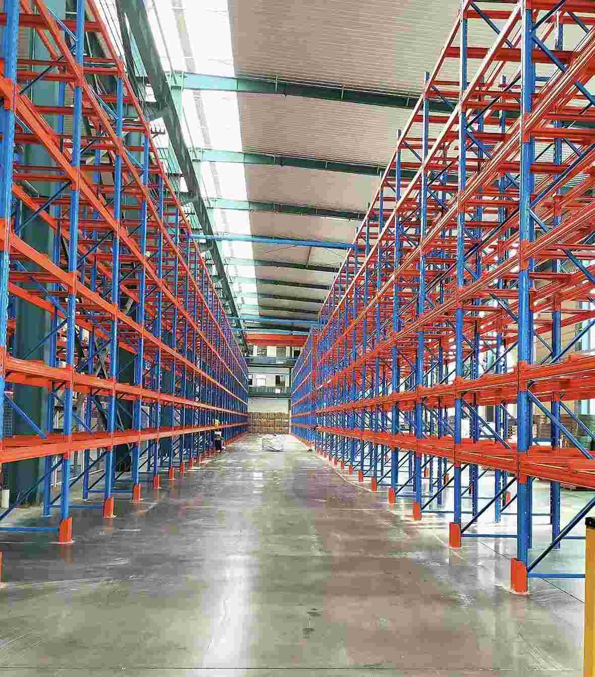 Warehouse pallet racking system