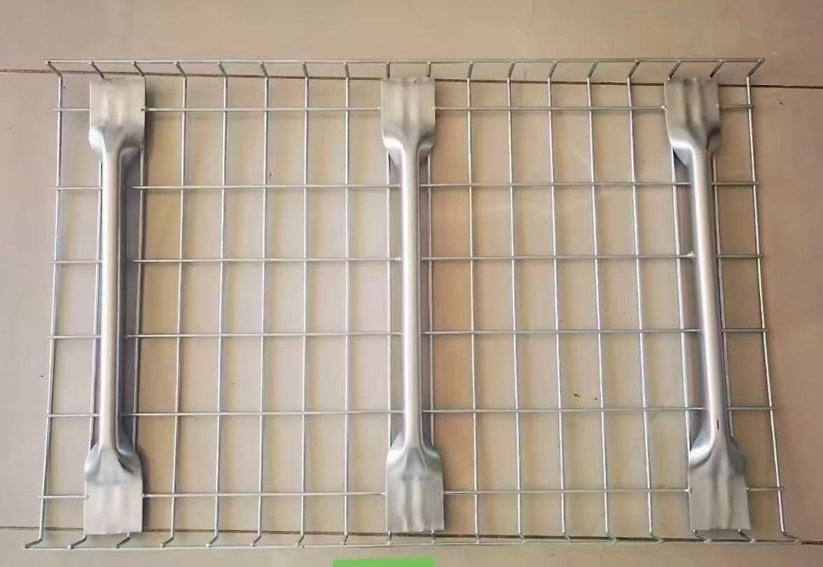 wire mesh decking for warehouse shelving (4)