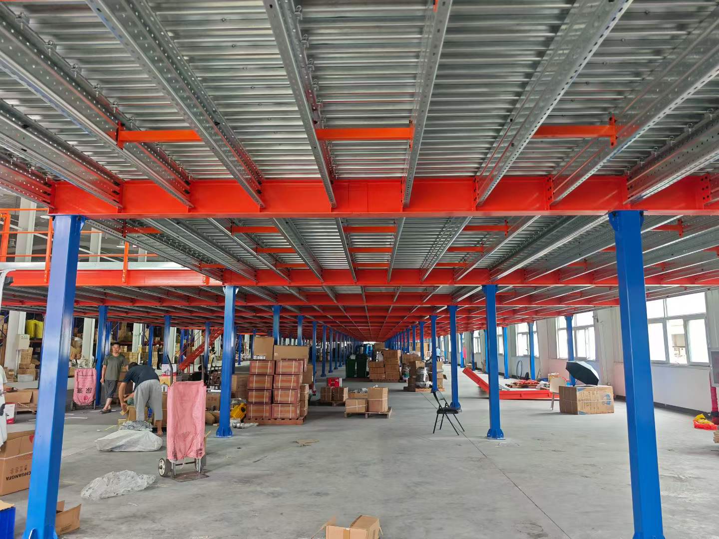 steel mezzanine project 2 Galvanized secondary framing beneath a KAYOU warehouse mezzanine deck